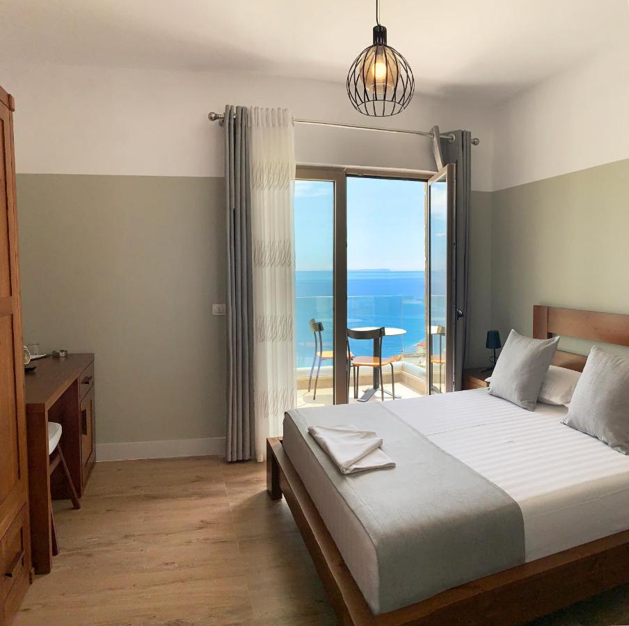 Vila 8 Hotel Himarë Eksteriør billede
