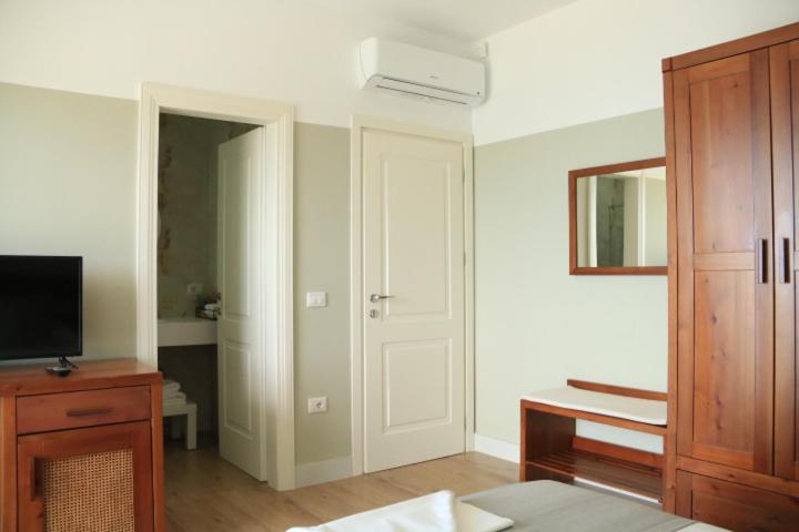 Vila 8 Hotel Himarë Eksteriør billede