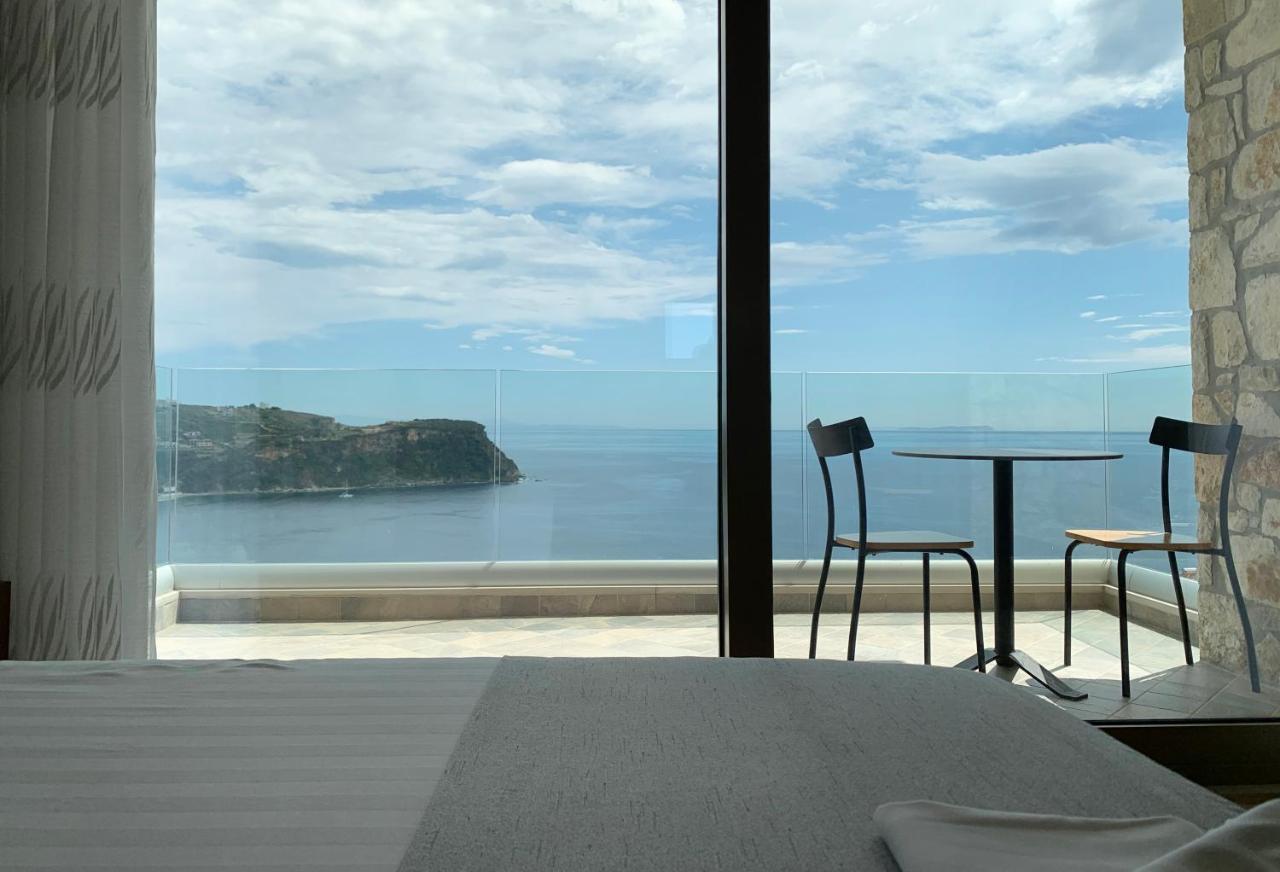 Vila 8 Hotel Himarë Eksteriør billede