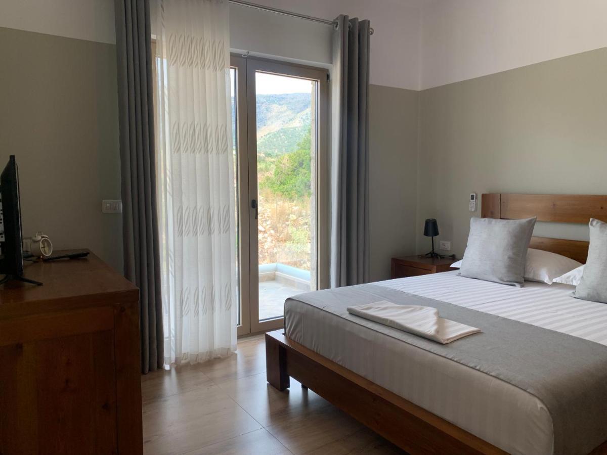 Vila 8 Hotel Himarë Eksteriør billede
