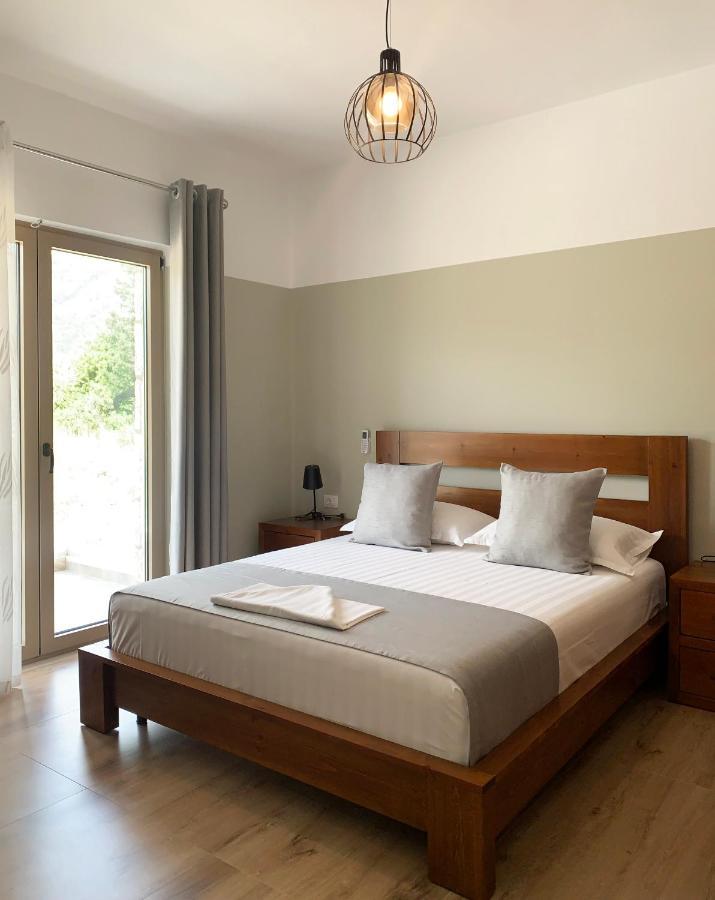 Vila 8 Hotel Himarë Eksteriør billede